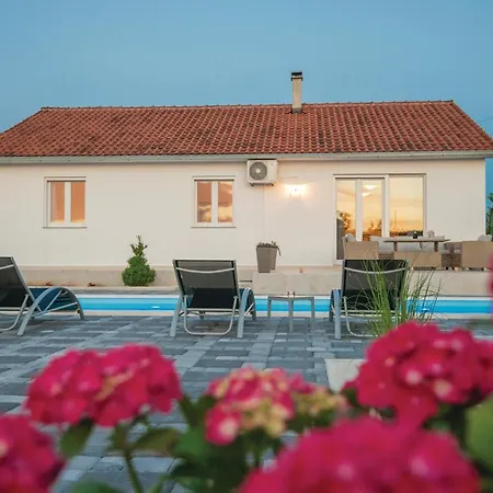 In Vinjani Gornji With Wifi Holiday home Aracici