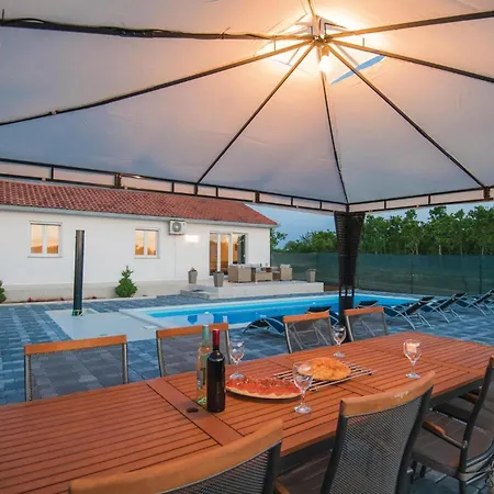 In Vinjani Gornji With Wifi Holiday home