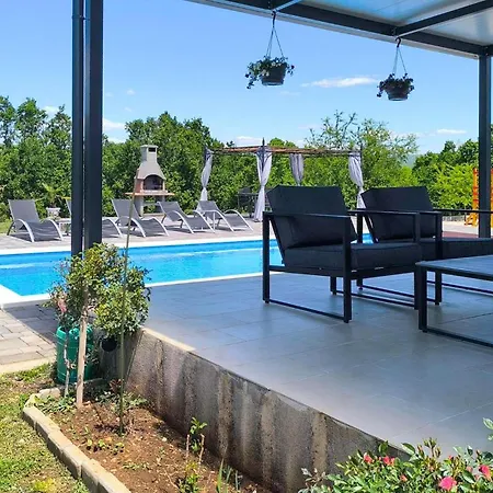 Three-bedroom In Vinjani Gornji Aracici