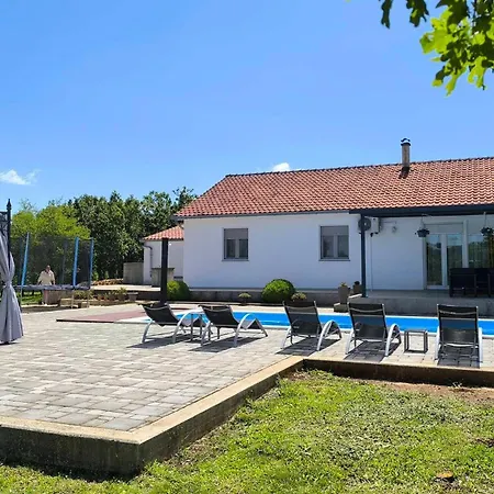 Three-bedroom In Vinjani Gornji 度假居 Aracici