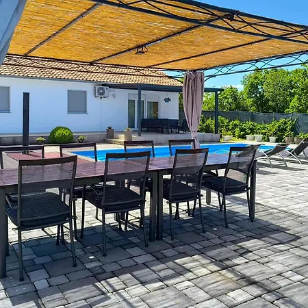 Three-bedroom In Vinjani Gornji * Aracici